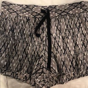 Joie pattern silk shorts!